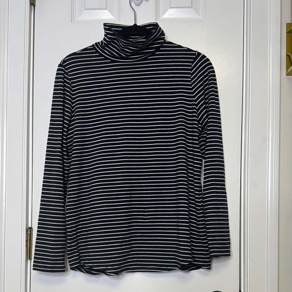 J. Jill Black and White Fitted Long Sleeve Tee PTP: 20”-22”